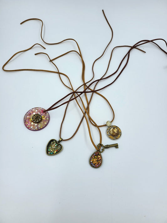 Halsketten aus Künstler Harz