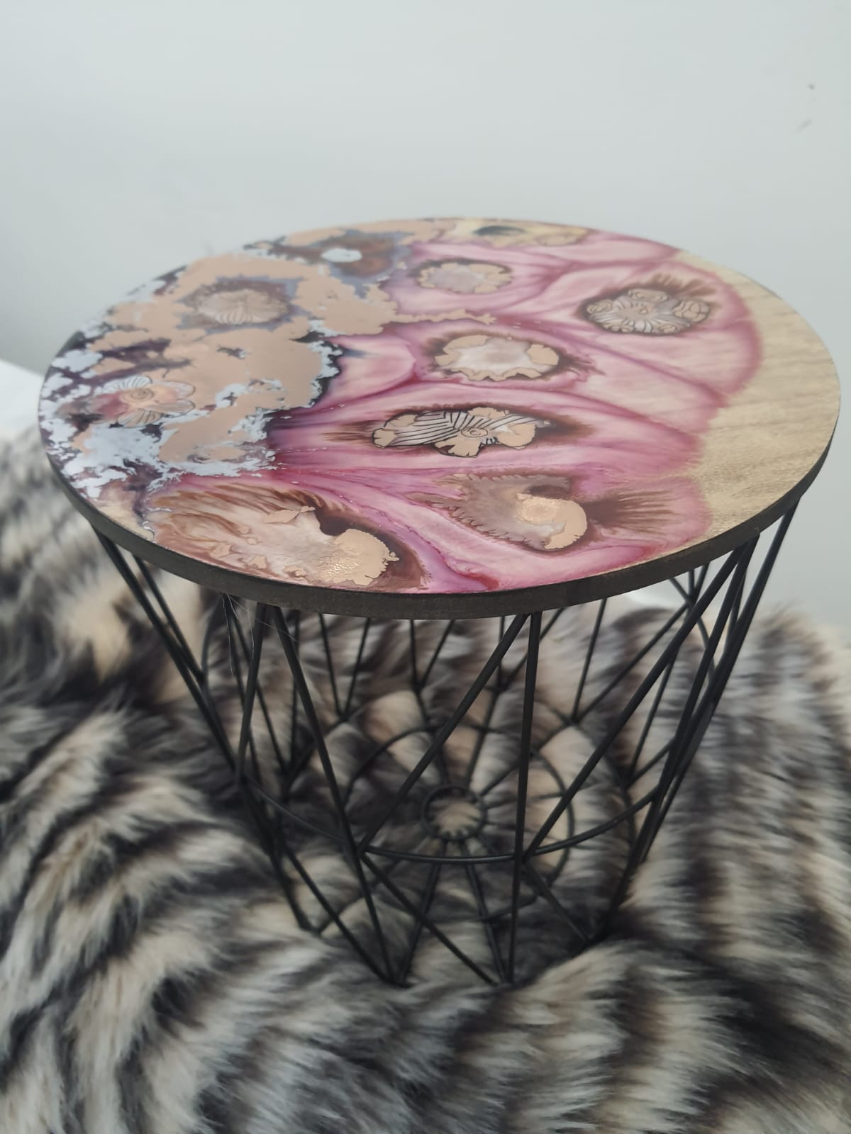 Resin Beistelltisch Pink